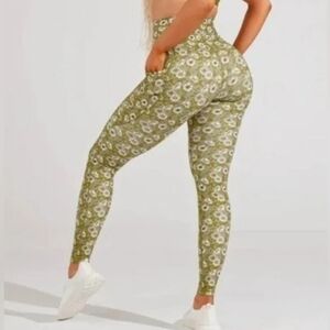 💕Buffbunny 70's Rosa Flower Leggings